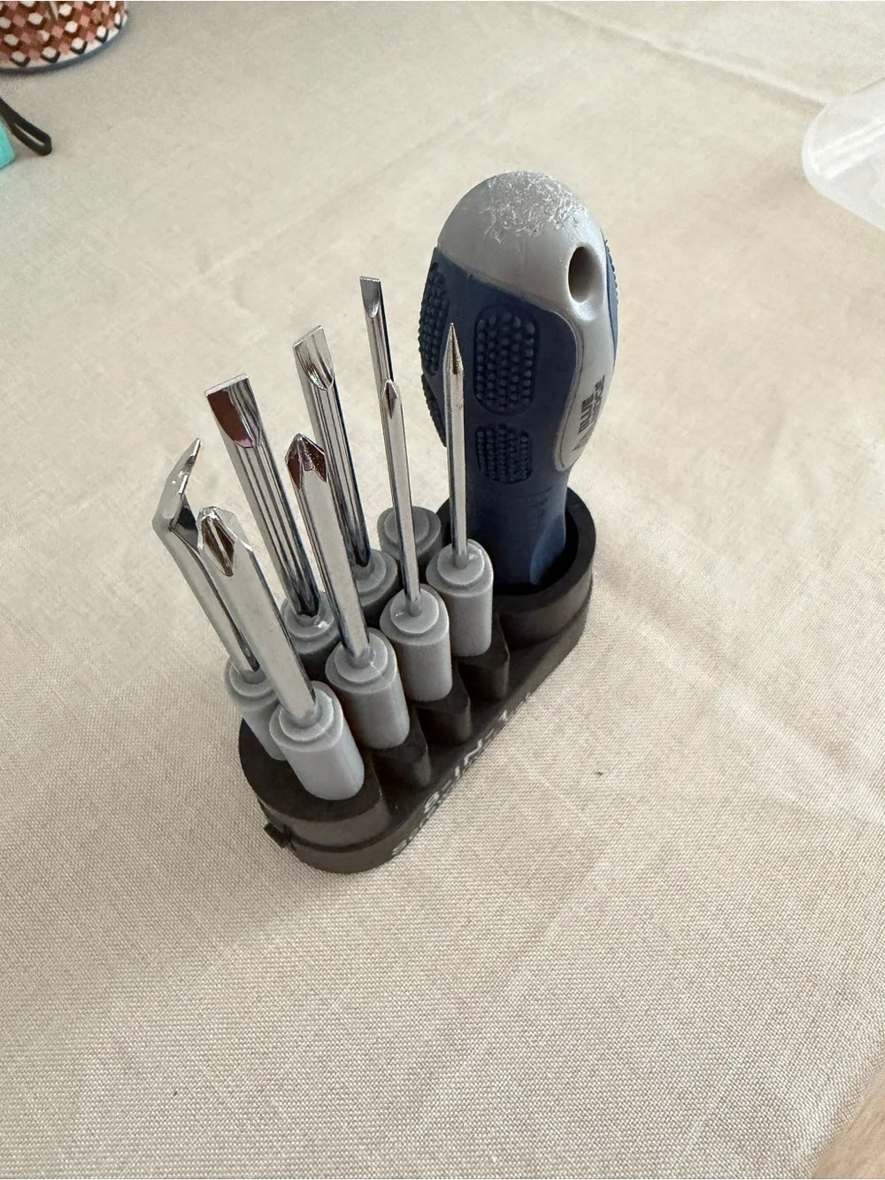 Blue Ridge 8-piece multi-bit screwdriver set - Picture 3 of 4